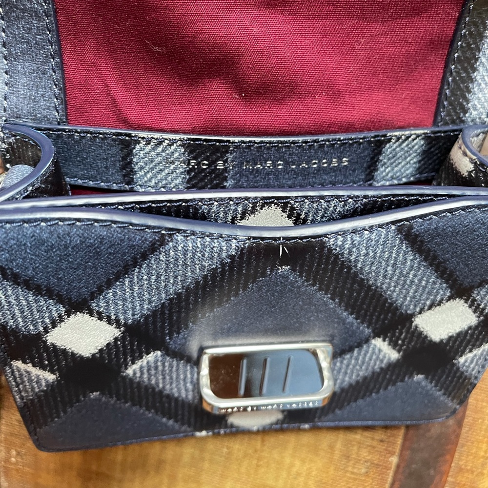 Marc Jacobs blue & gray plaid crossbody purse - Picture 4 of 8